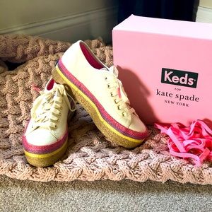 New in box Kaye Spade Keds. Size 5.5. Extra laces